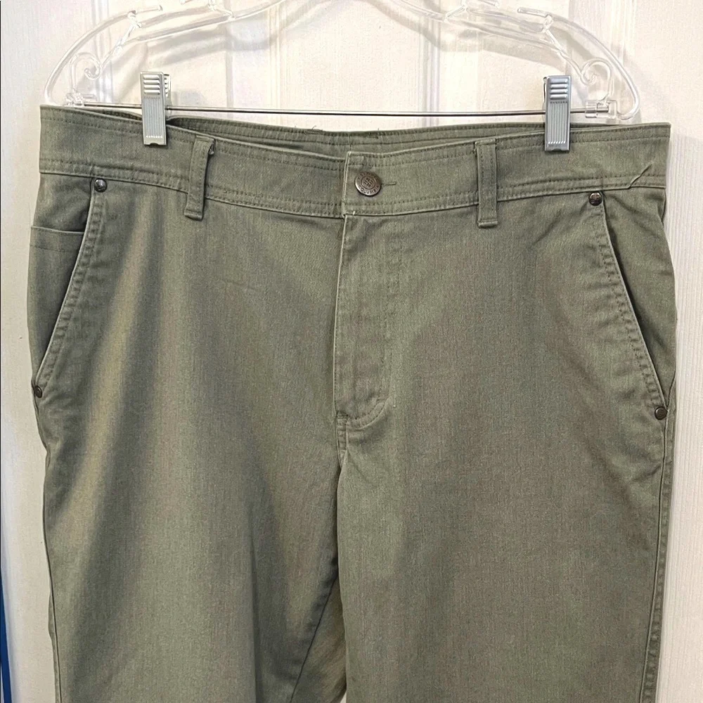 Columbia Men’s Olive Green Chinos Size 36